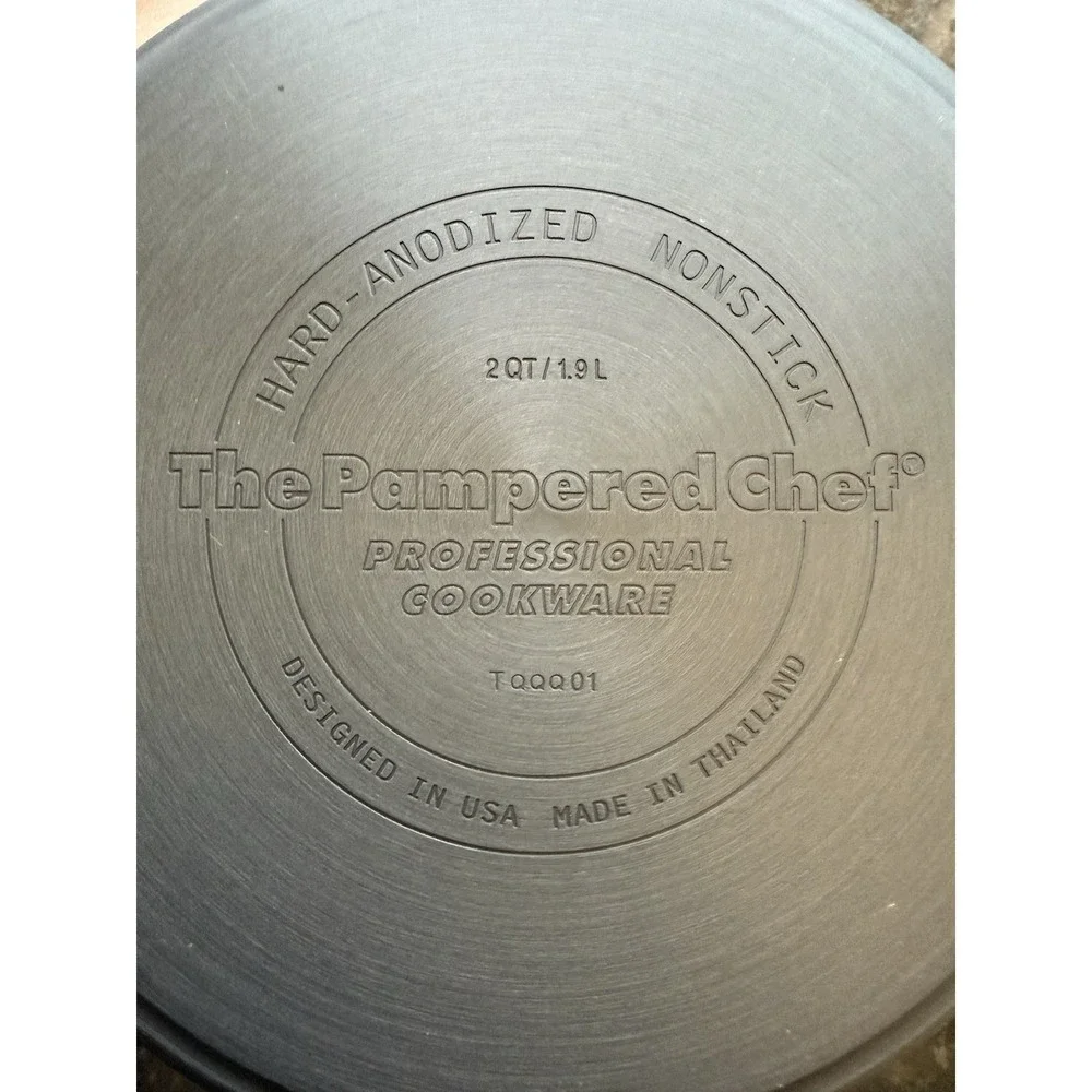NEW Pampered Chef 2qt Professional Cookware Non-stick Sauce Pan Pot Retired